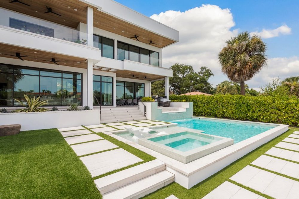 South Tampa, Sunset Park – Waterfront – Tropical Modern