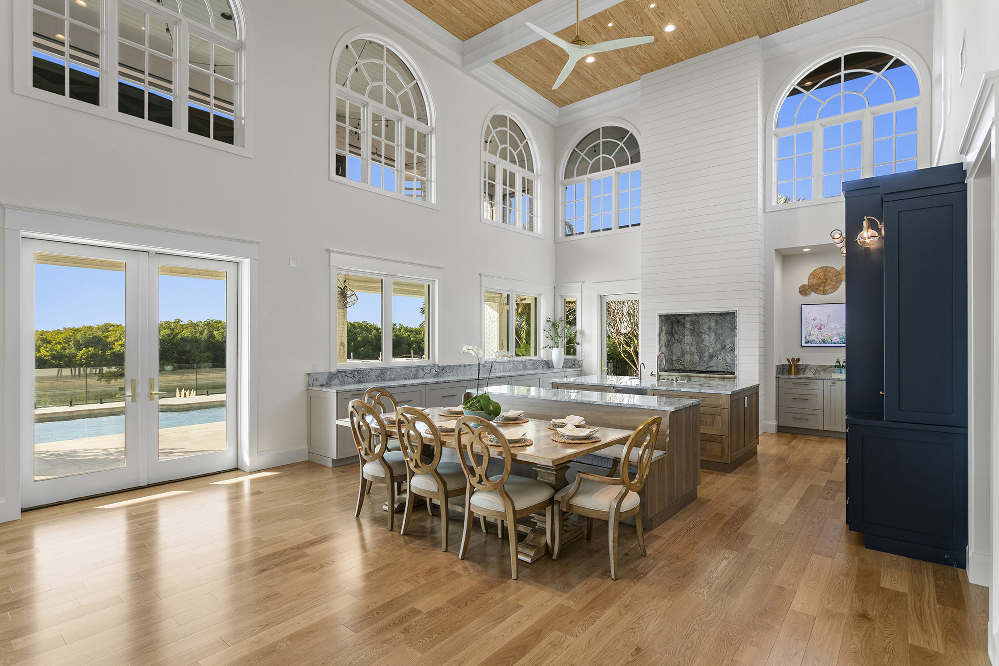 Tampa, Rocky Point – Waterfront – Transitional